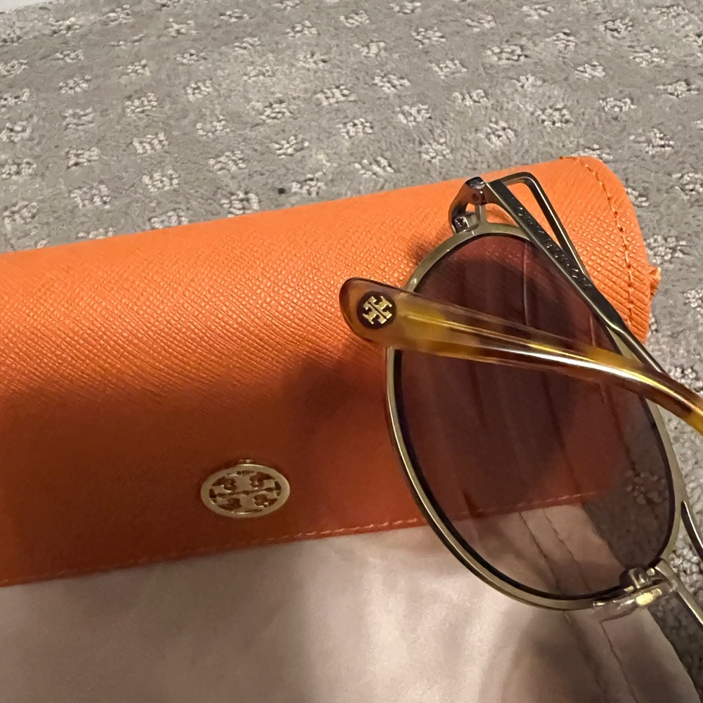 🌿Tory Burch Women’s Sunglasses - Picture 10 of 15